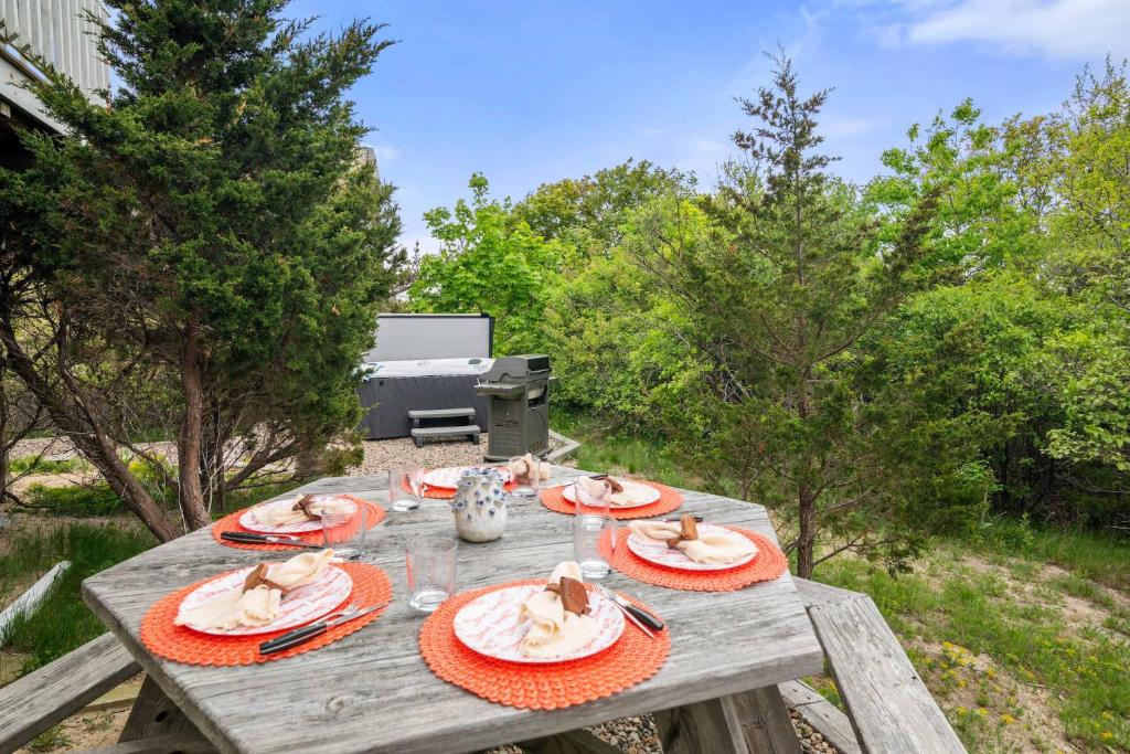 Hot Tub (Jacuzzi) - Photo 2