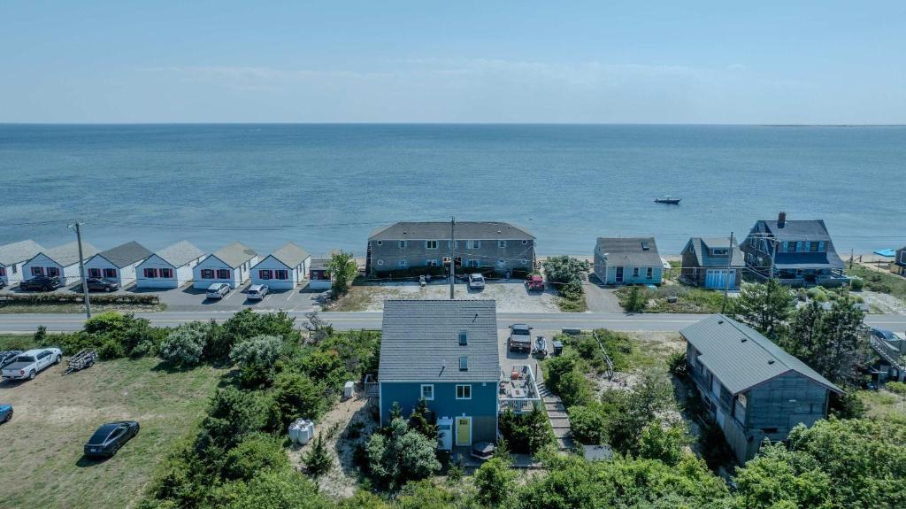 Walk to Water-Dazzling Sunsets on the Bay - Image 5