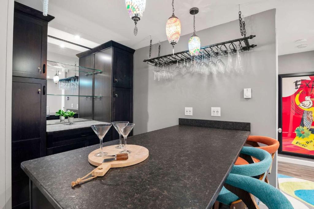 Walk to Water-Dazzling Sunsets on the Bay - Image 8