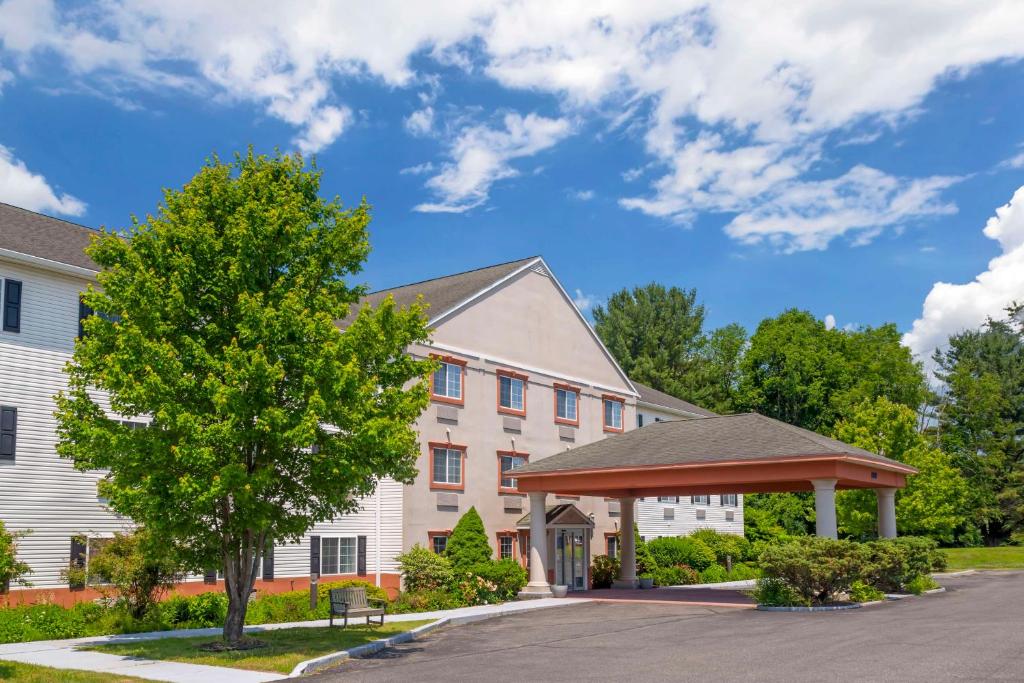 Best Western Plus Berkshire Hills Inn & Suites - Image 6