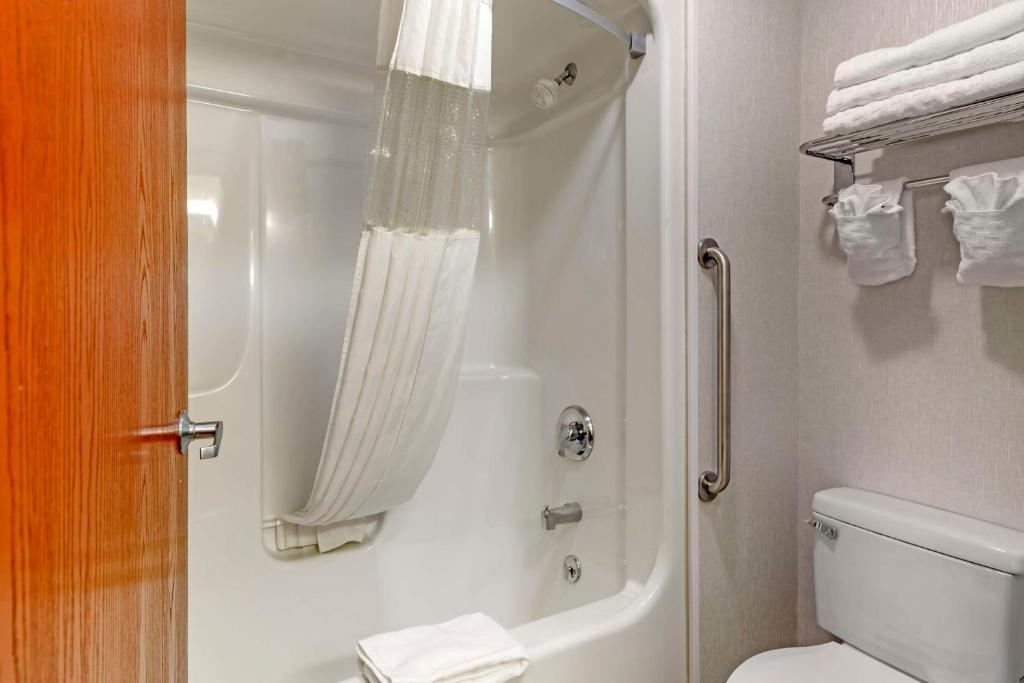 Best Western Plus Berkshire Hills Inn & Suites