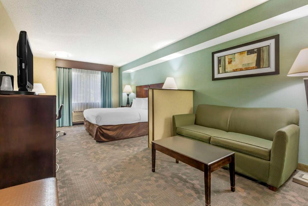 Best Western Plus Berkshire Hills Inn & Suites - Image 5