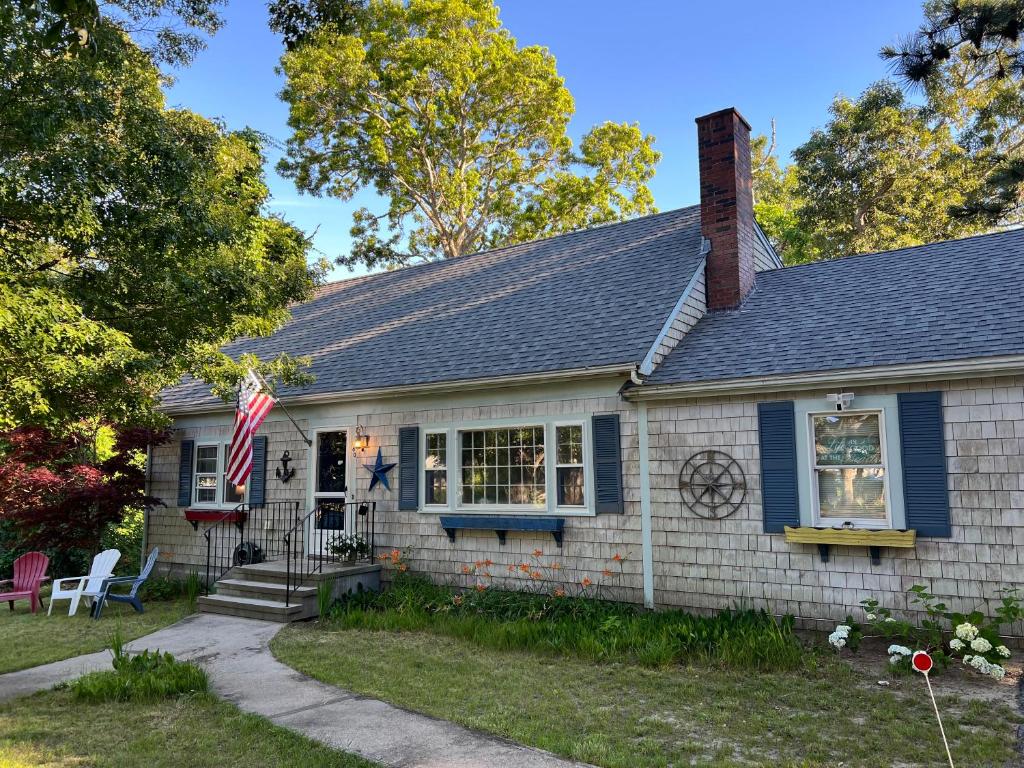 A charm Cape house centrally located close to everything that Cape code offers - Image 4