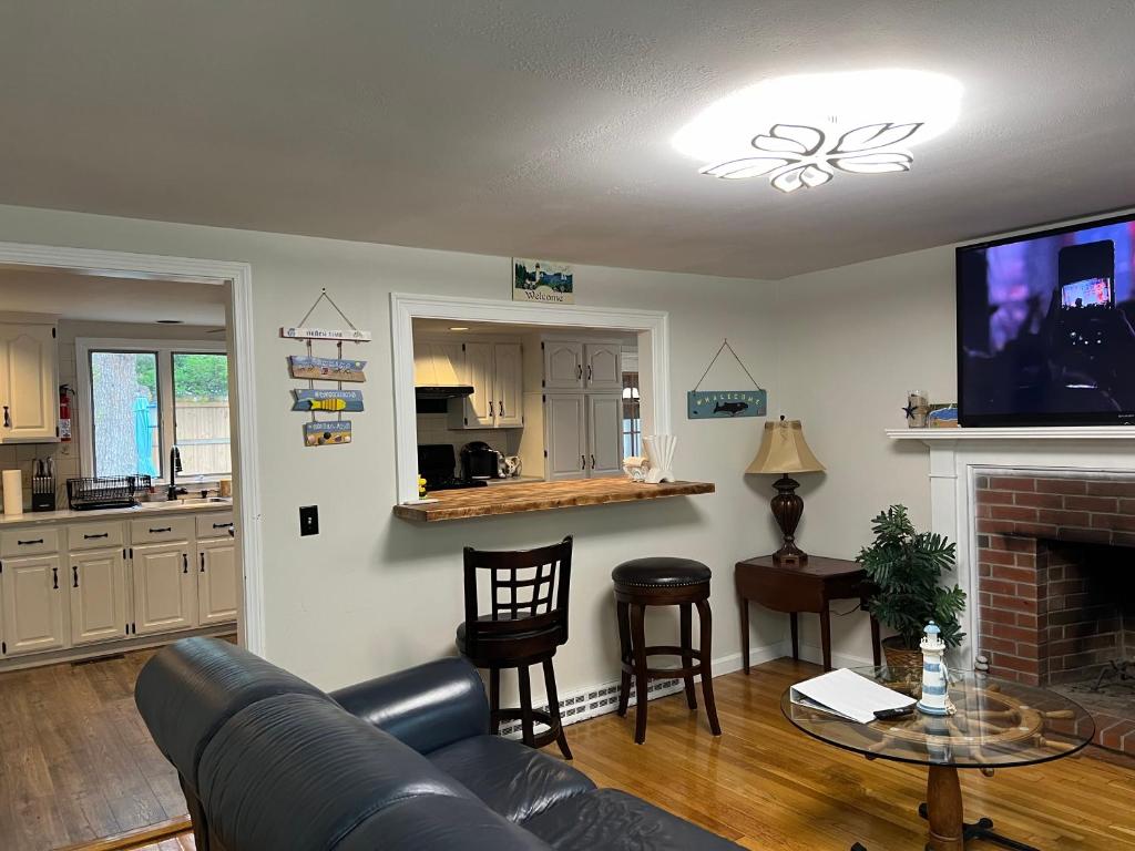 A charm Cape house centrally located close to everything that Cape code offers - Image 7