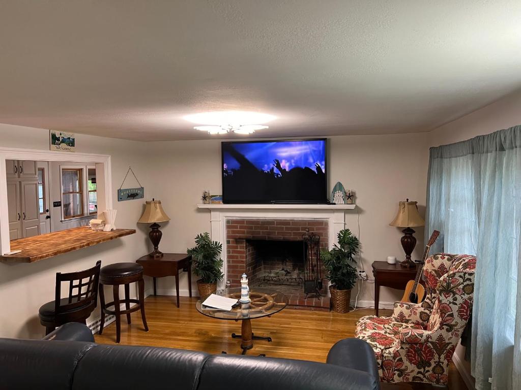 A charm Cape house centrally located close to everything that Cape code offers - Image 5