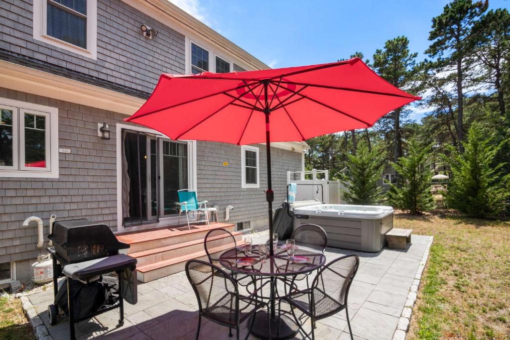 Hot Tub (Jacuzzi) - Photo 2