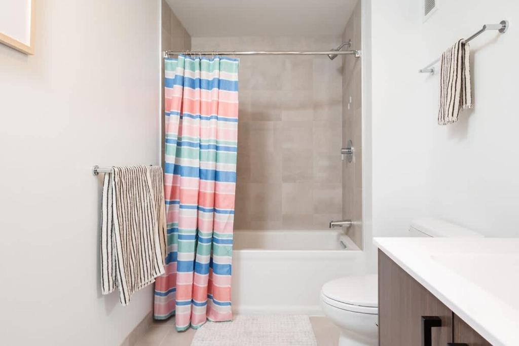 Central Serene Condo King Bed by MIT Harvard GYM