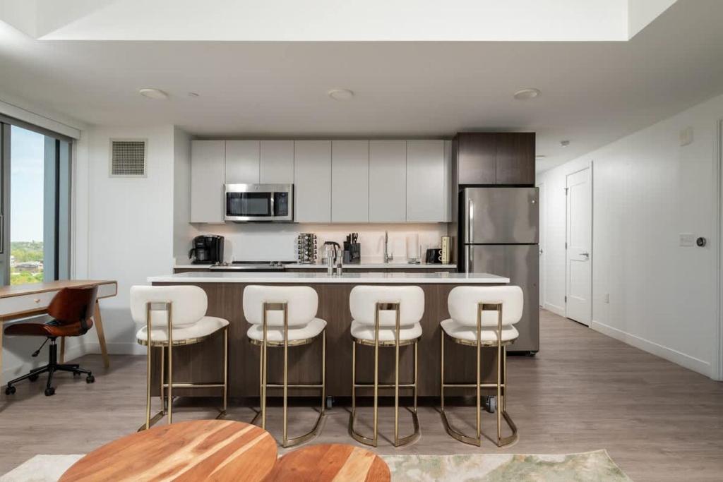 Central Serene Condo King Bed by MIT Harvard GYM - Image 8