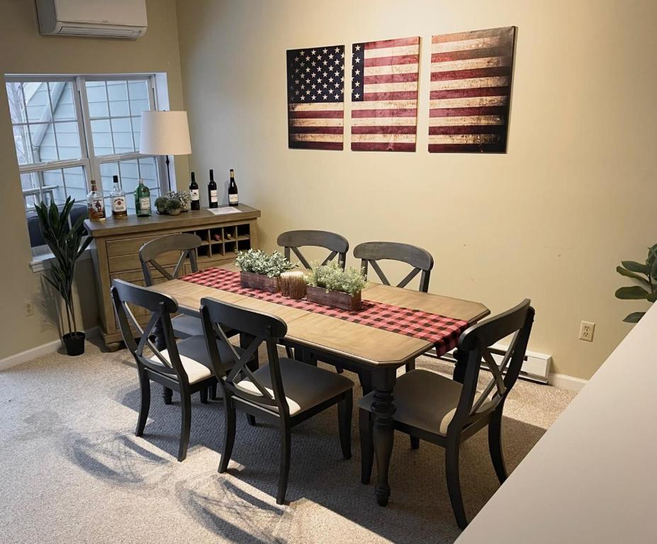 Spacious 3BR 3BA Sleeps 8 Ski On Off Jiminy Mountain Resort - Image 6