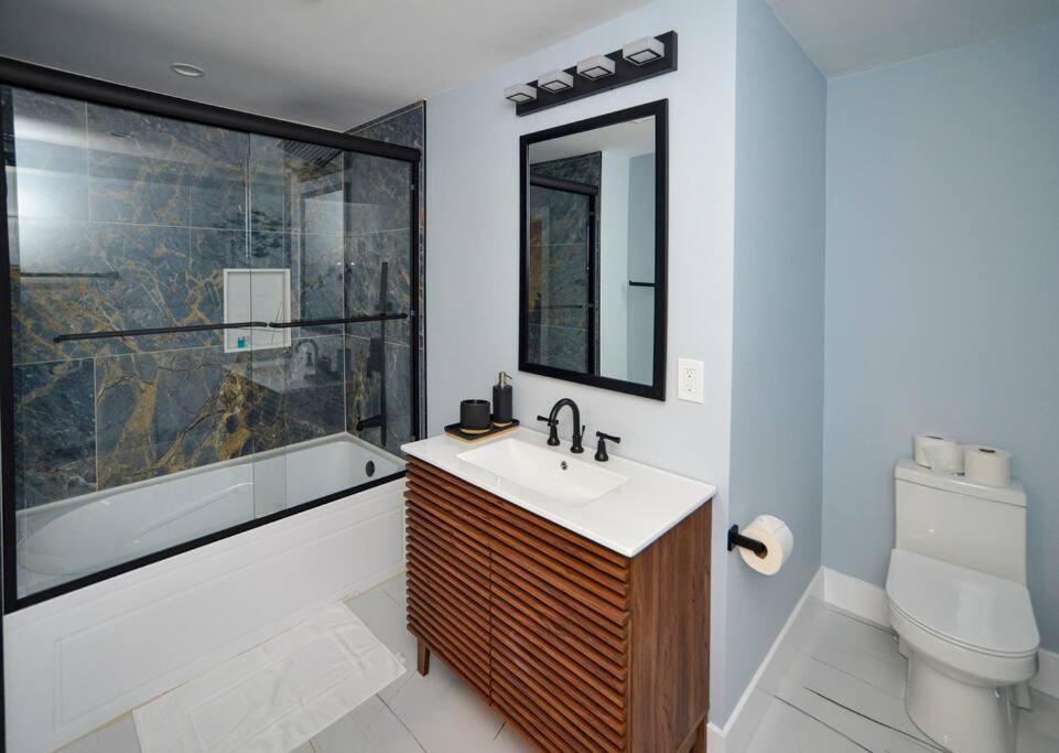 LakeAccess 4 Bed 3 Full Bath HOT TUB - Image 8