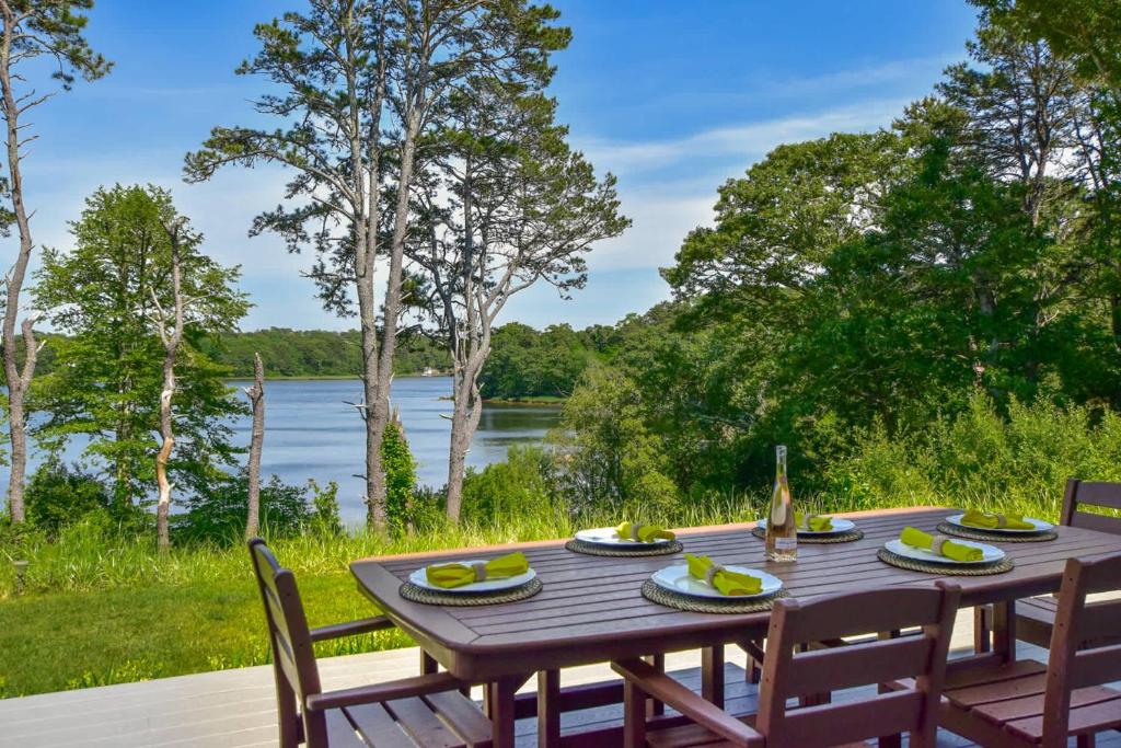 Luxury Waterfront Home w Heated Pool and Hot Tub - Image 4