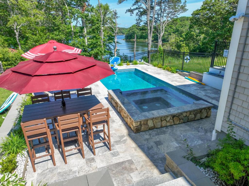 Hot Tub (Jacuzzi) - Photo 3