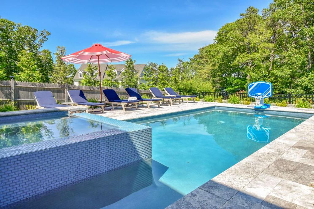 Hot Tub (Jacuzzi) - Photo 2