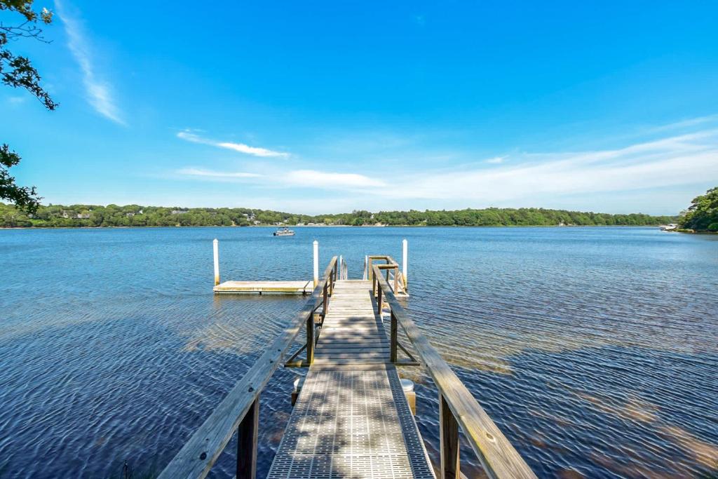 Luxury Waterfront Home w Heated Pool and Hot Tub - Image 5