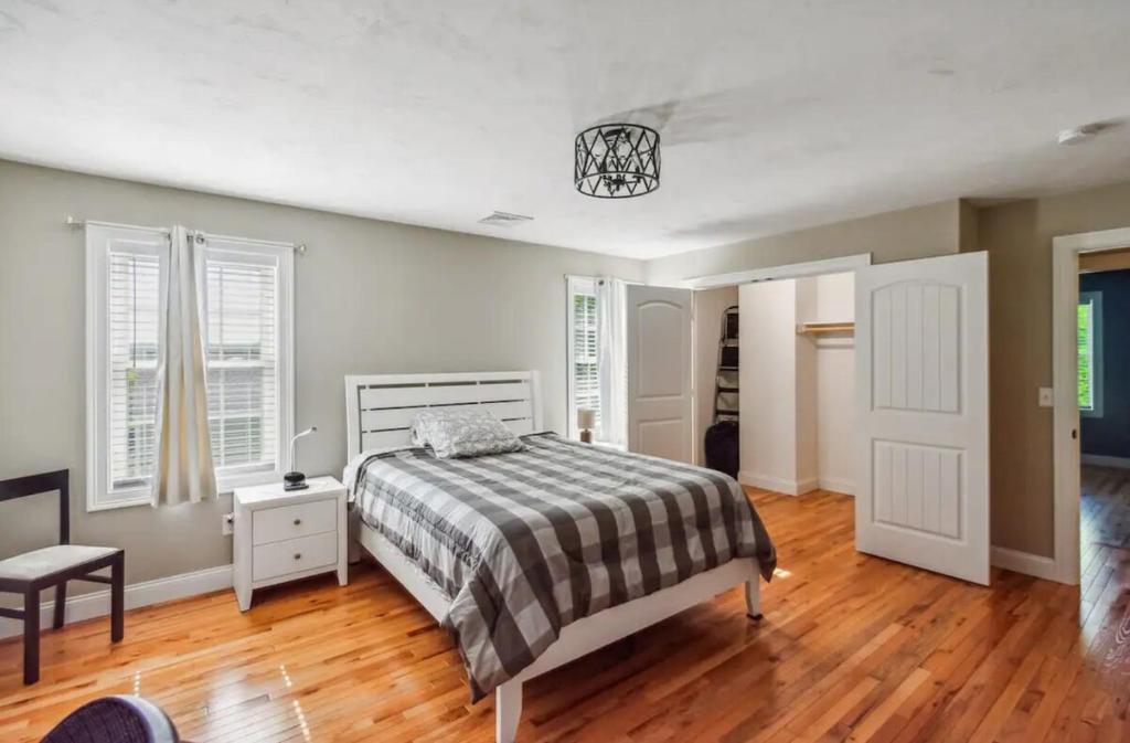 Elegant 3BR Home in Worcester - Image 4