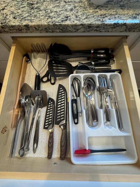 Elegant 3BR Home in Worcester - Image 7