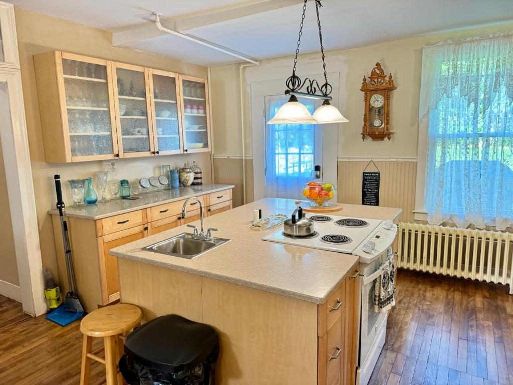 Berkshire Retreat Grand Home with Hot Tub and Large Yard, 5 mins from Jiminy Peak - Image 4