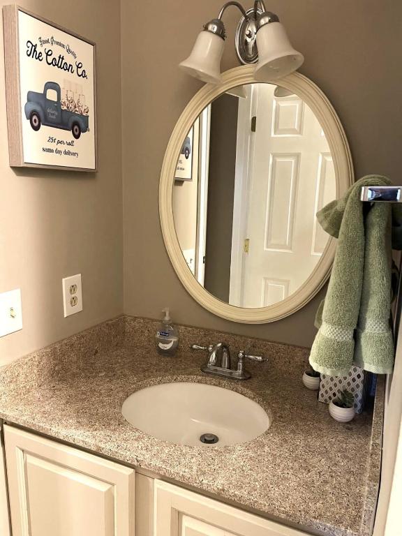 1st Floor Mountain View Suite Ski On Off At Jiminy- Fully Redone Decor - Image 8