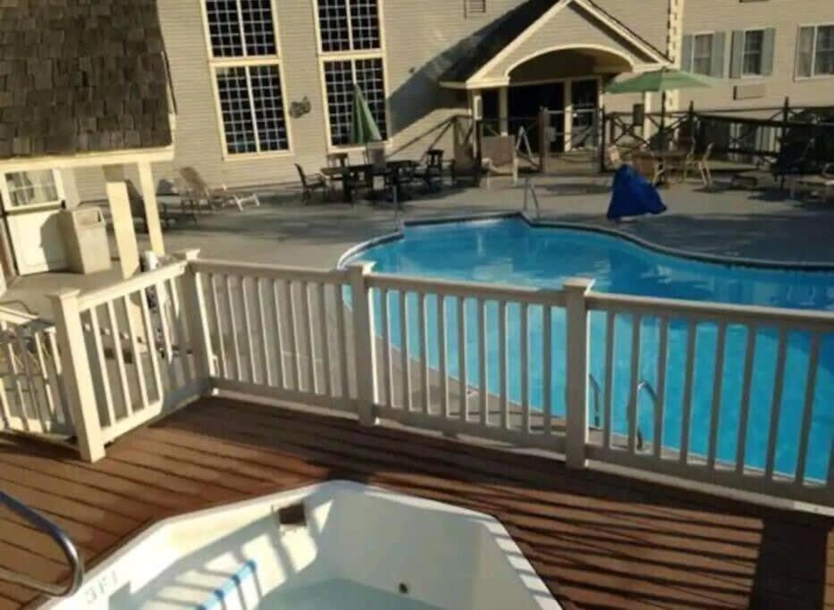 Hot Tub (Jacuzzi) - Photo 2