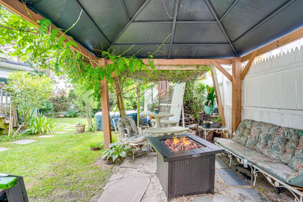 5 Mi to Salem! Lynn Apt By the Sea with Hot Tub - Image 6