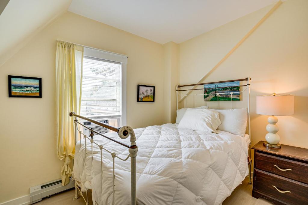 5 Mi to Salem! Lynn Apt By the Sea with Hot Tub - Image 7