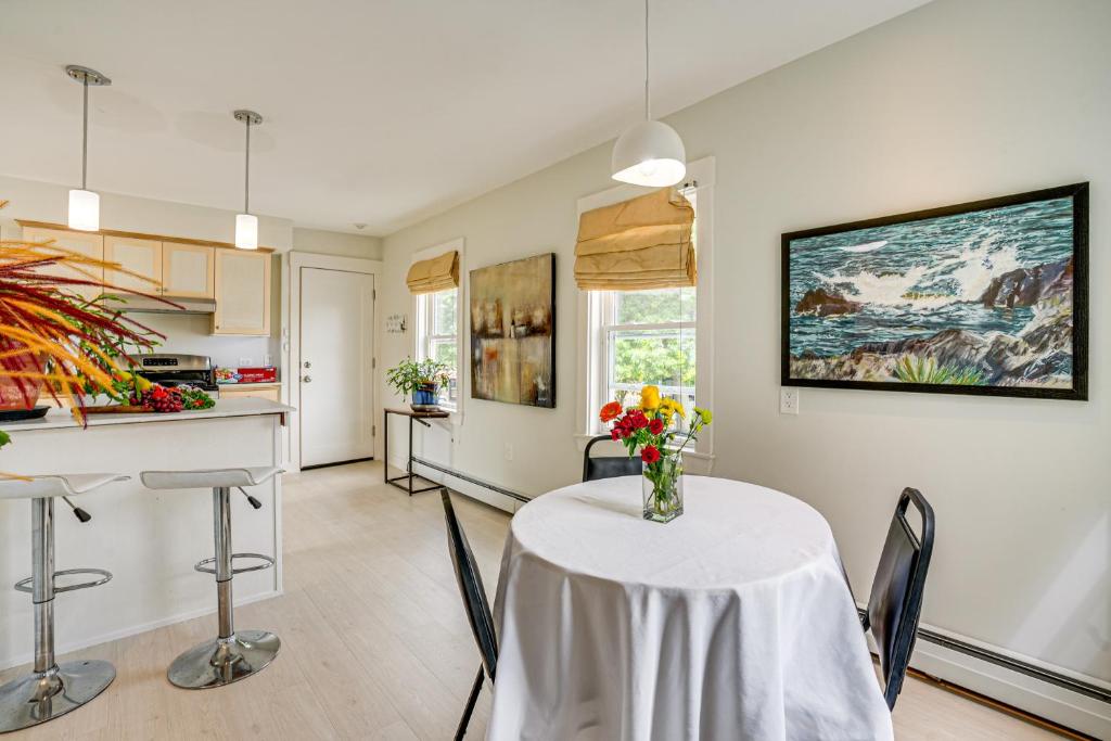 5 Mi to Salem! Lynn Apt By the Sea with Hot Tub - Image 4