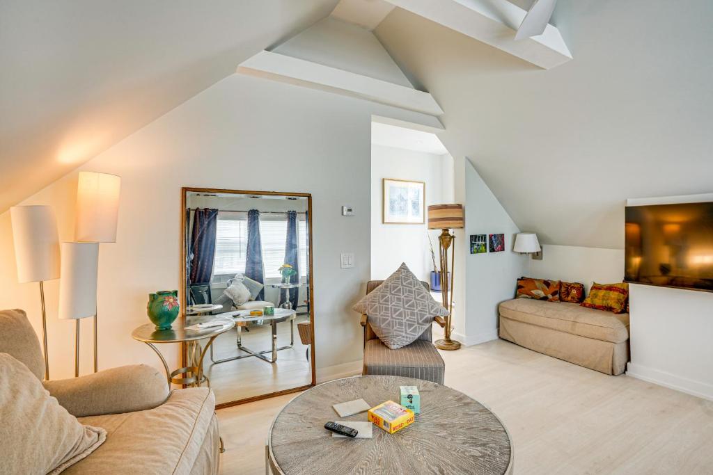 5 Mi to Salem! Lynn Apt By the Sea with Hot Tub - Image 5