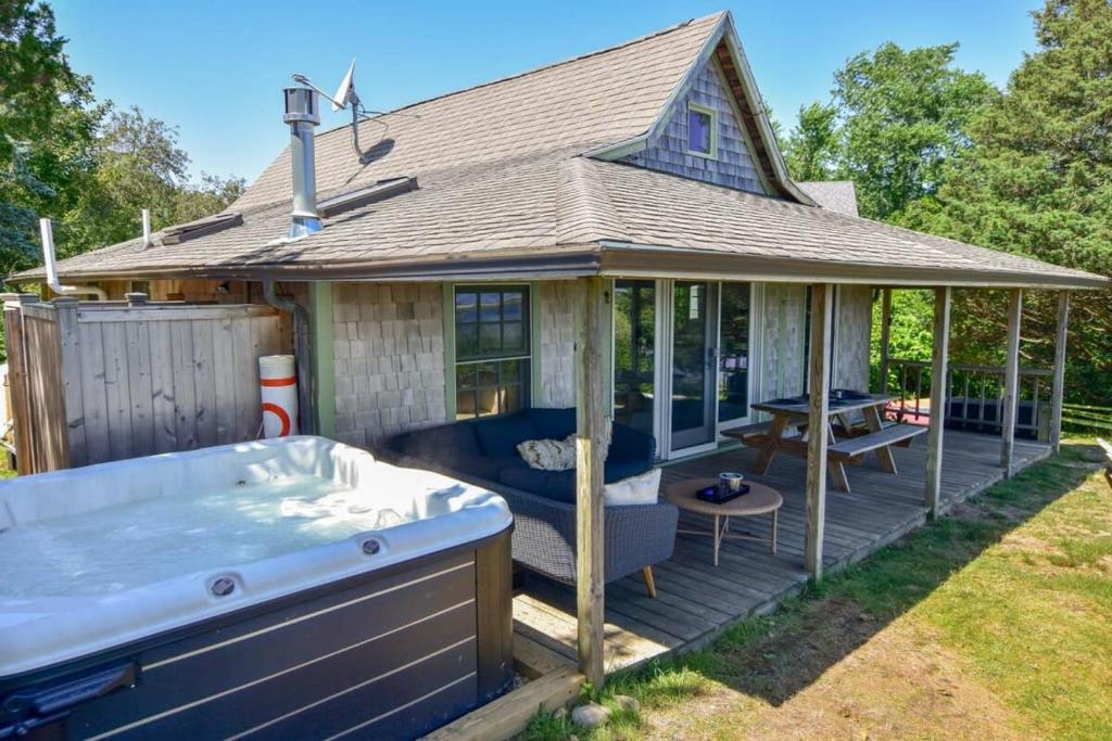 Hot Tub (Jacuzzi) - Photo 5