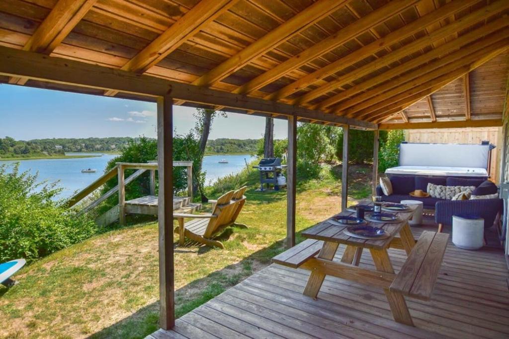 Hot Tub (Jacuzzi) - Photo 6