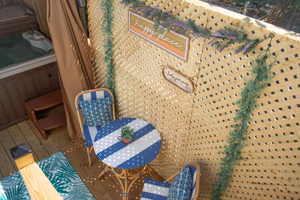 Hot Tub (Jacuzzi) - Photo 2