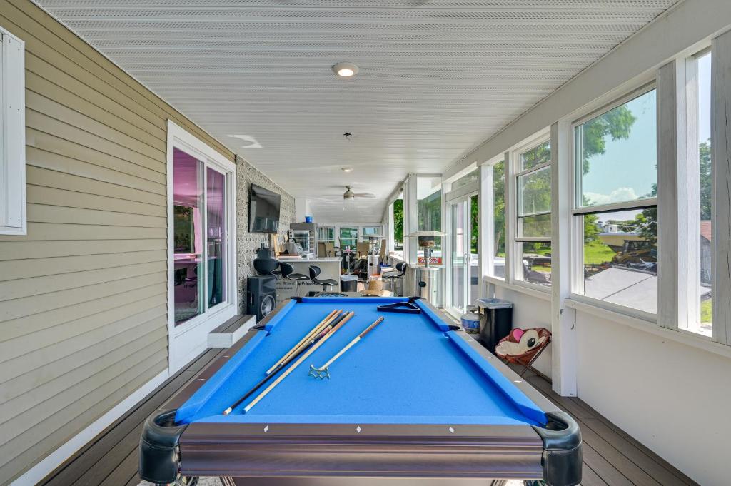 Weymouth Waterfront Getaway with Swim Spa and Hot Tub - Image 5