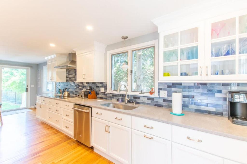 Water Views Private Pool Access to Cove - Image 8