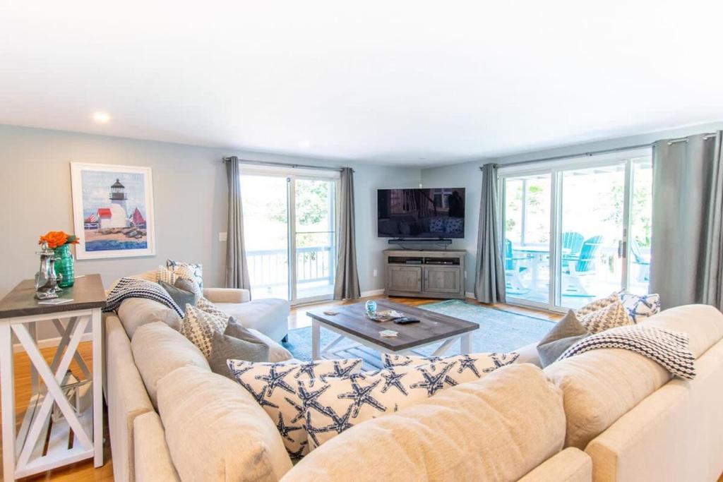 Water Views Private Pool Access to Cove - Image 6