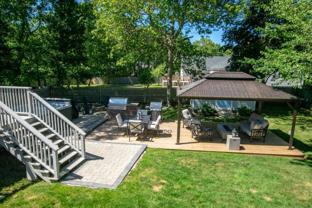 Hot Tub (Jacuzzi) - Photo 2