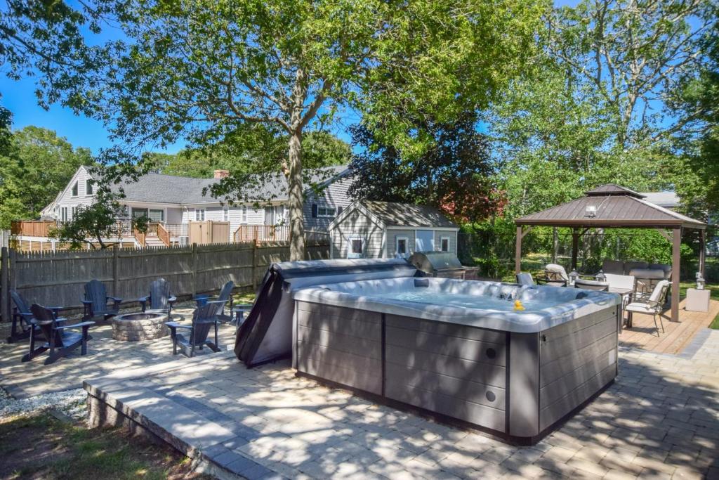 Hot Tub (Jacuzzi) - Photo 7