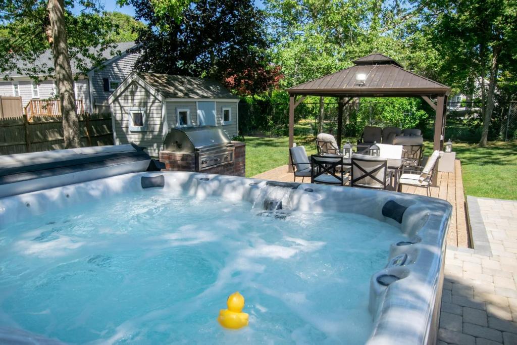 Hot Tub (Jacuzzi) - Photo 5