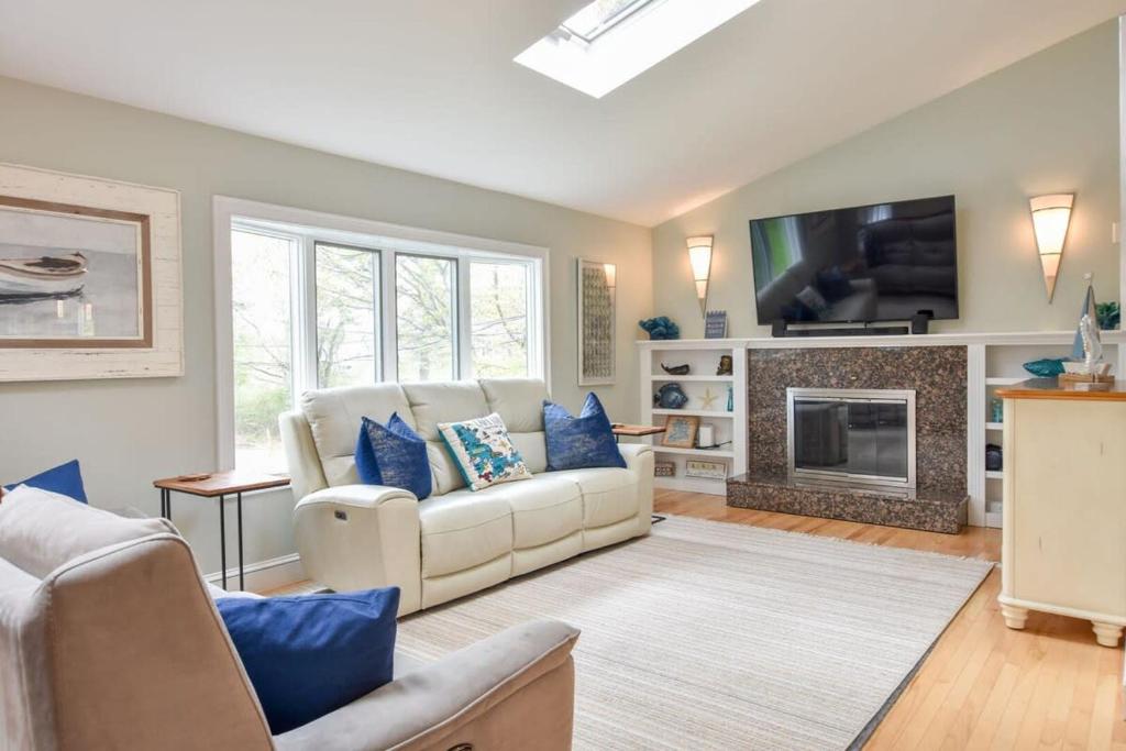 Walk to Bass River Beach Game Room! - Image 7