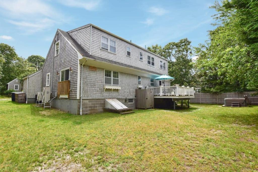 Hot Tub (Jacuzzi) - Photo 3