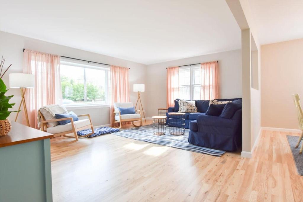 Perfect for Group w Kids & Dogs w Hot Tub - Image 8