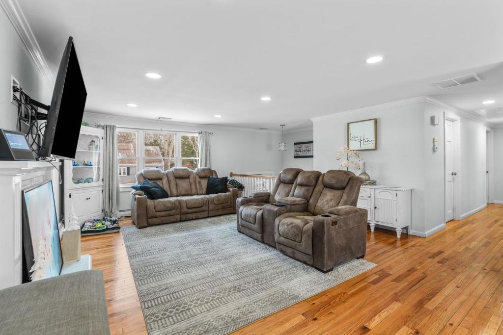 Family Retreat hot tub Firepit Beach nearby - Image 7