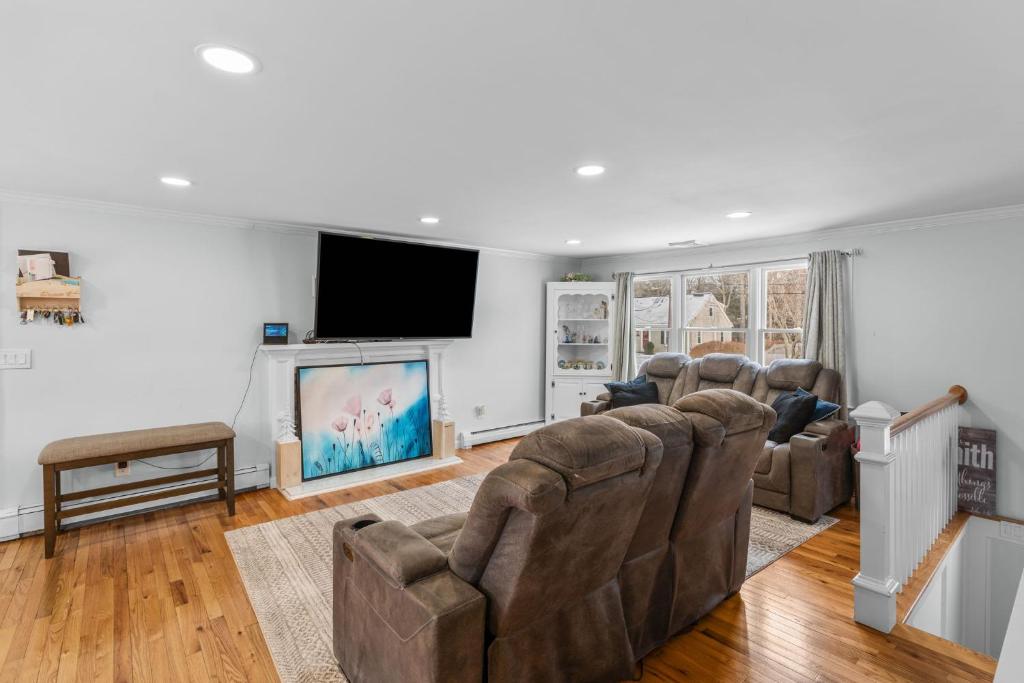 Family Retreat hot tub Firepit Beach nearby - Image 6