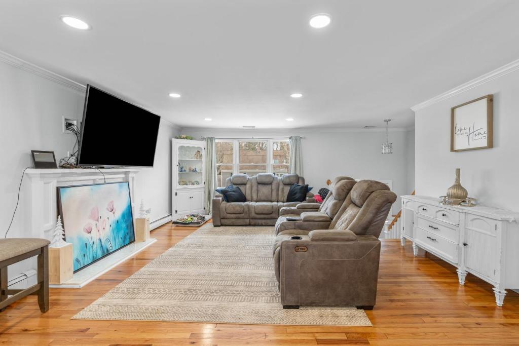 Family Retreat hot tub Firepit Beach nearby - Image 8