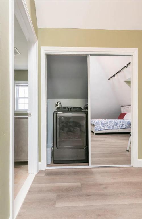 LARGE STUDIO open concept in Boston Zoo Franklin Park near - Image 7