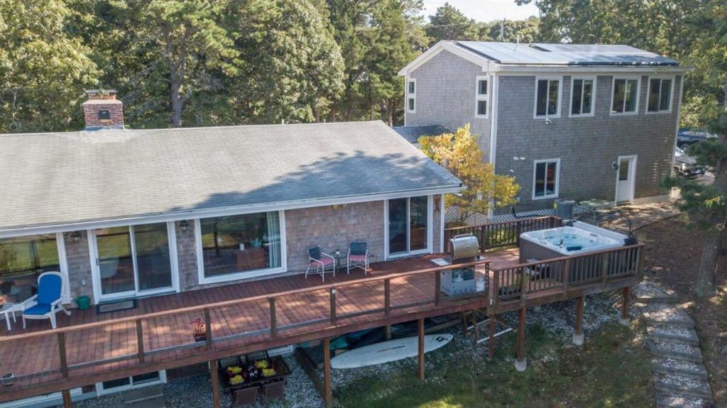 Hot Tub (Jacuzzi) - Photo 2