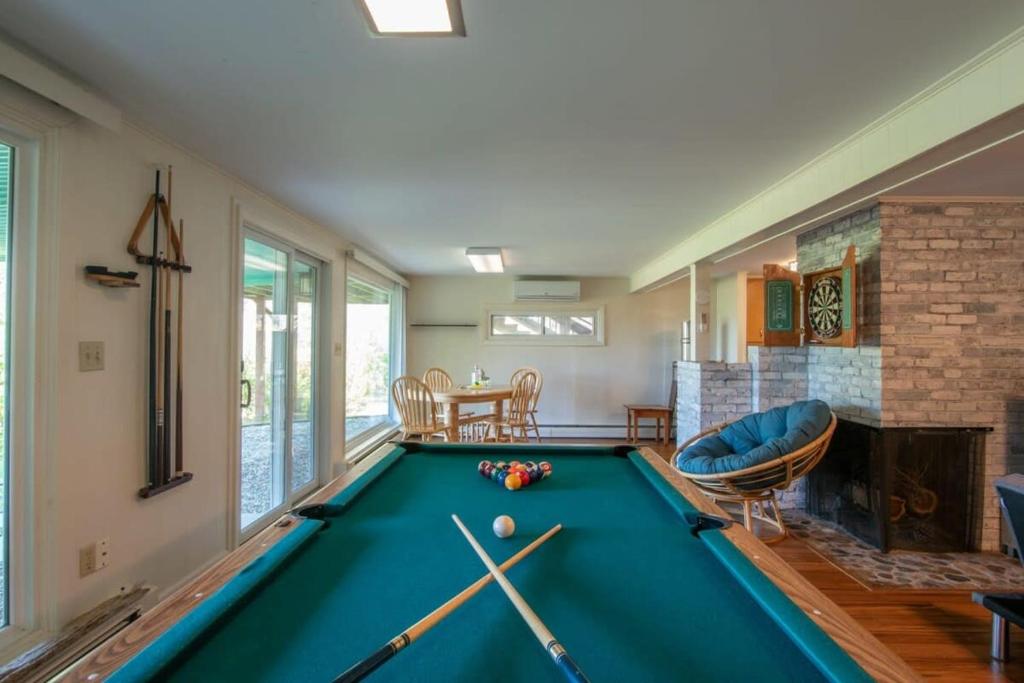 Waterfront home with Hot Tub Firepit and Game Room - Image 4