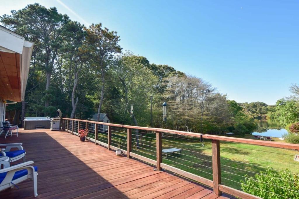 Hot Tub (Jacuzzi) - Photo 3