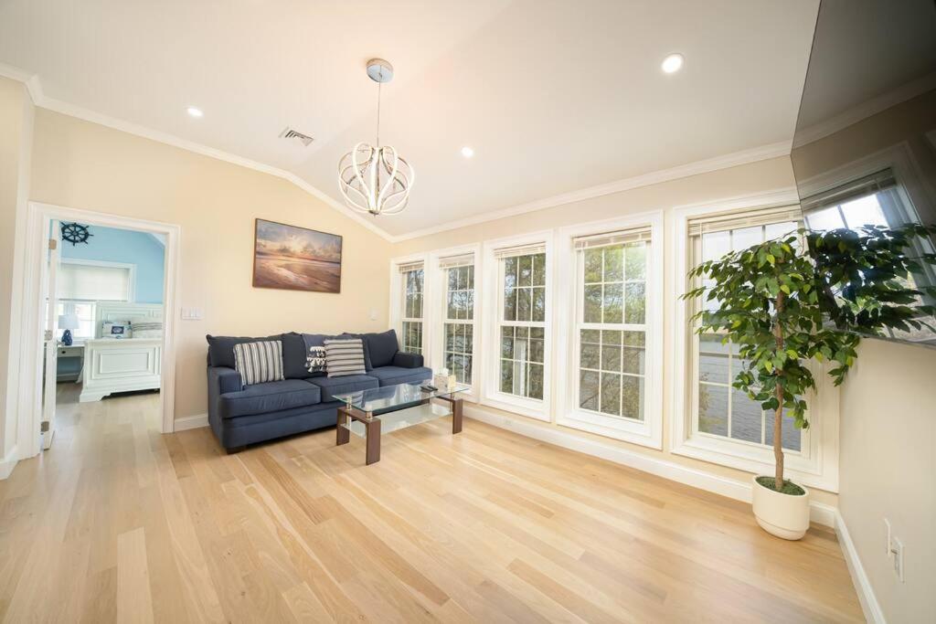 40 - 4BR Lakeview - Lakeside retreat near GJK View - Image 4