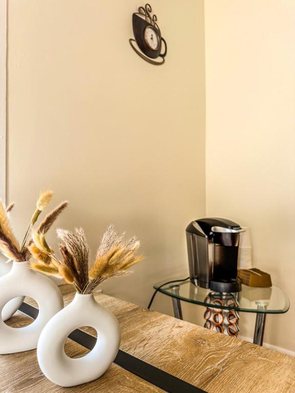 Stylish Stay By Beach And Shops - Image 5