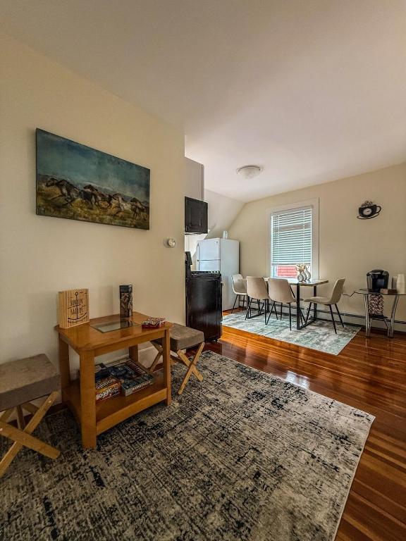 Stylish Stay By Beach And Shops