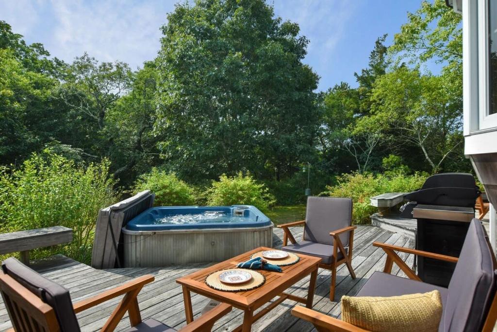 Hot Tub (Jacuzzi) - Photo 6